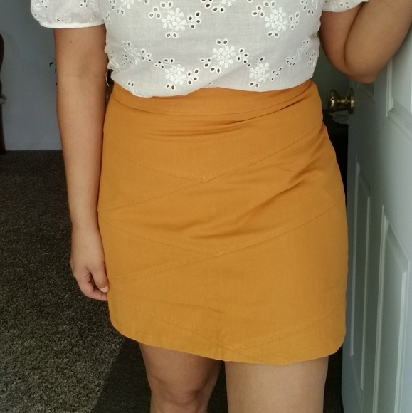 GOLDEN HOUR YELLOW TEXTURED MINI SKIRT - Picture 8 of 9